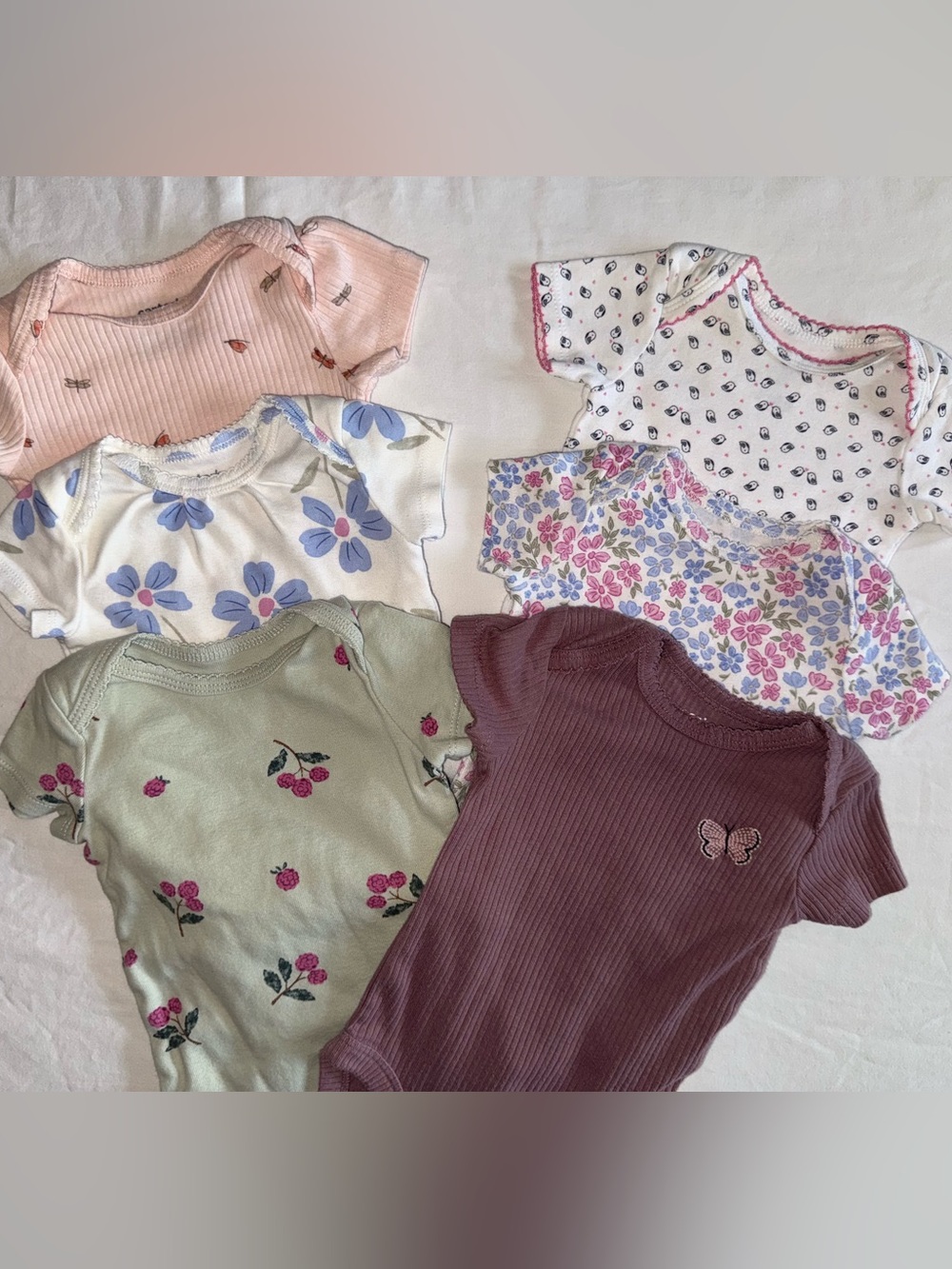 Carter’s baby girl short sleeve bodysuit lot pink & floral | 3M